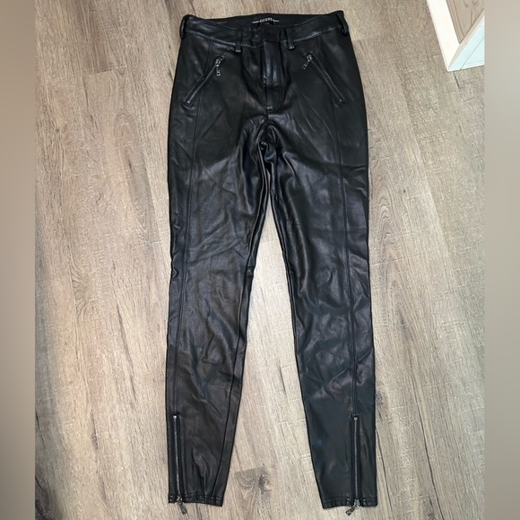 Guess Soto Faux Leather Pleather Pants Sexy Black Zipper Accent size 4 - Picture 1 of 8
